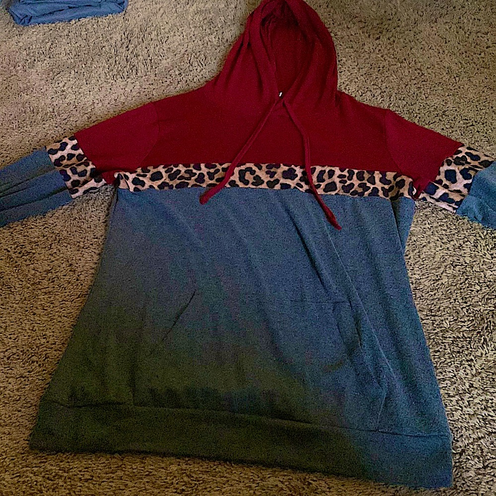 Woman drawstring hoodie. Cheetah print, burgundy, and gray.